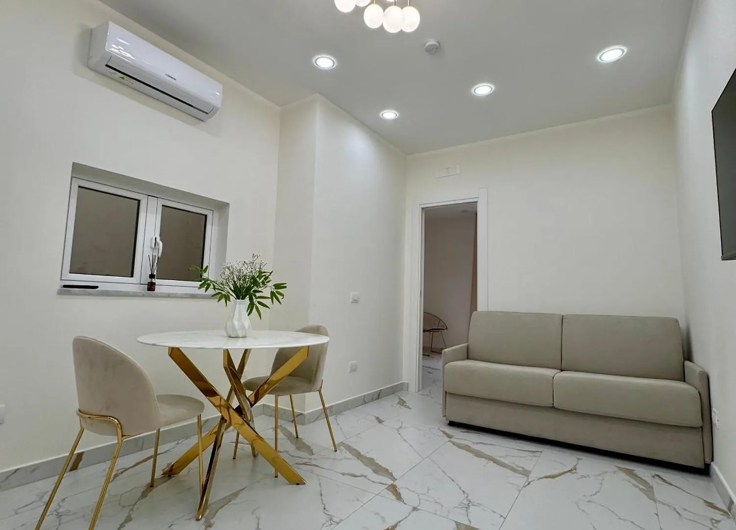 Partenope House 24 Napoli 0*,  İtalya